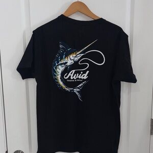 Avid fishing gear black crewneck graphic tshirt men’s size large